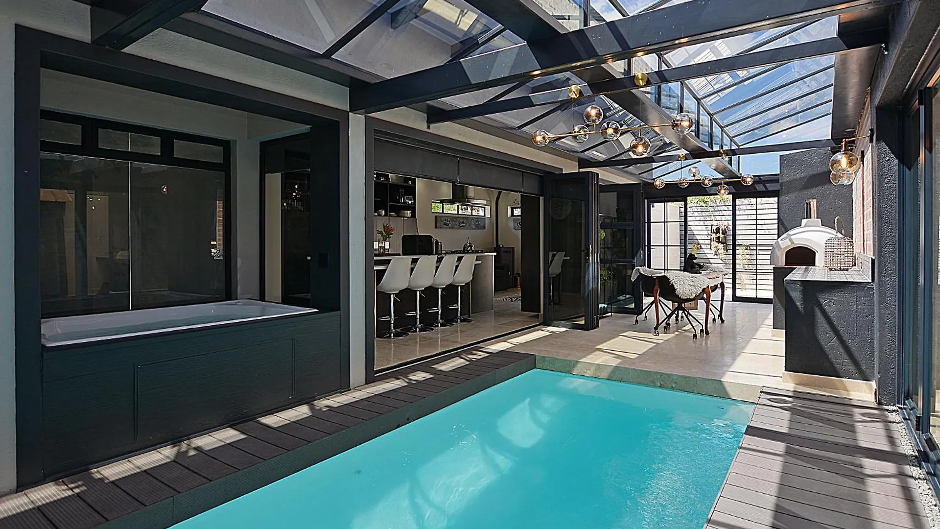 Crown Comfort - Affordable Luxury - Private Heated Pool & Hot Tub Under Roof Le Cap