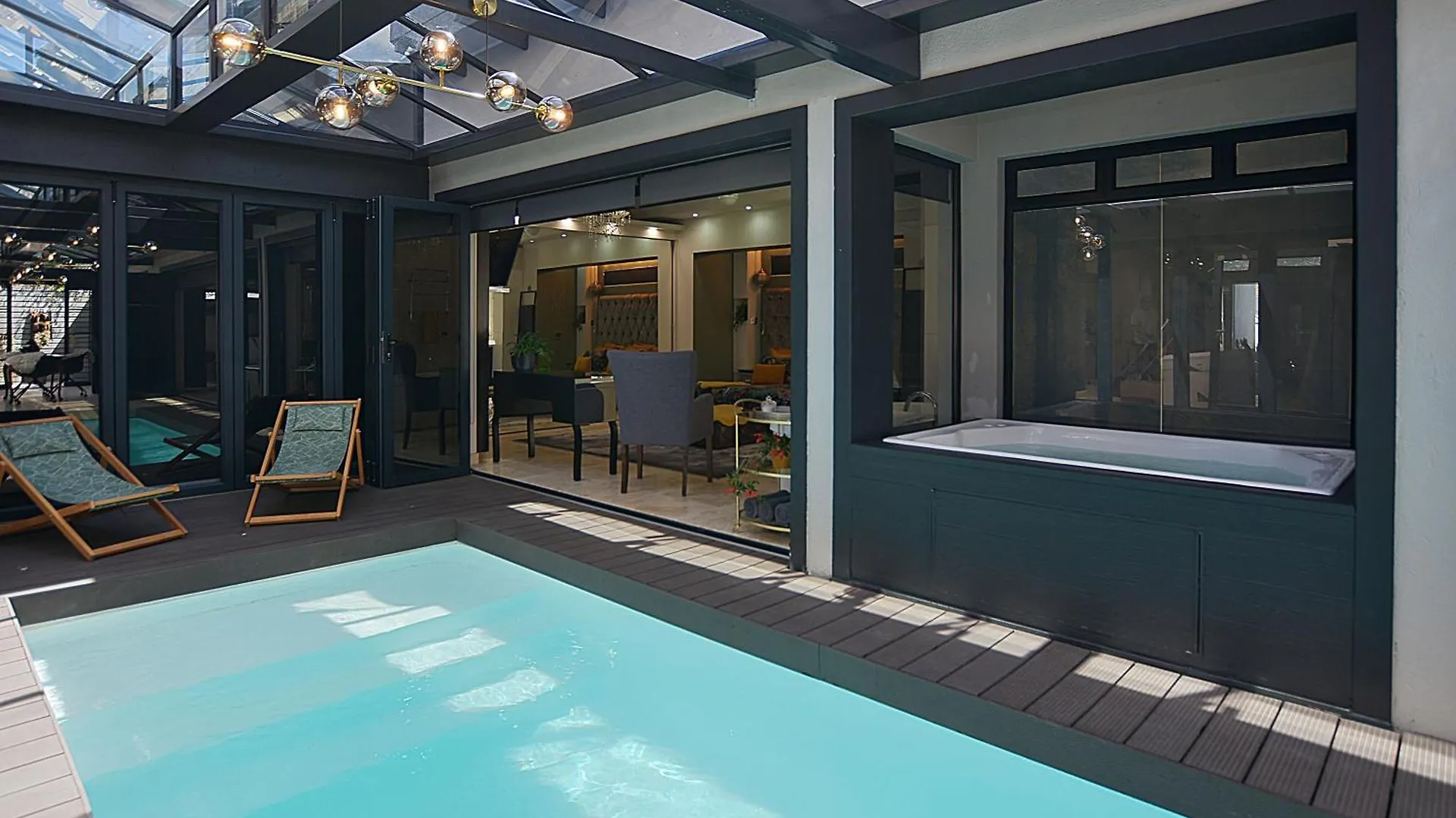 Crown Comfort - Affordable Luxury - Private Heated Pool & Hot Tub Under Roof Le Cap