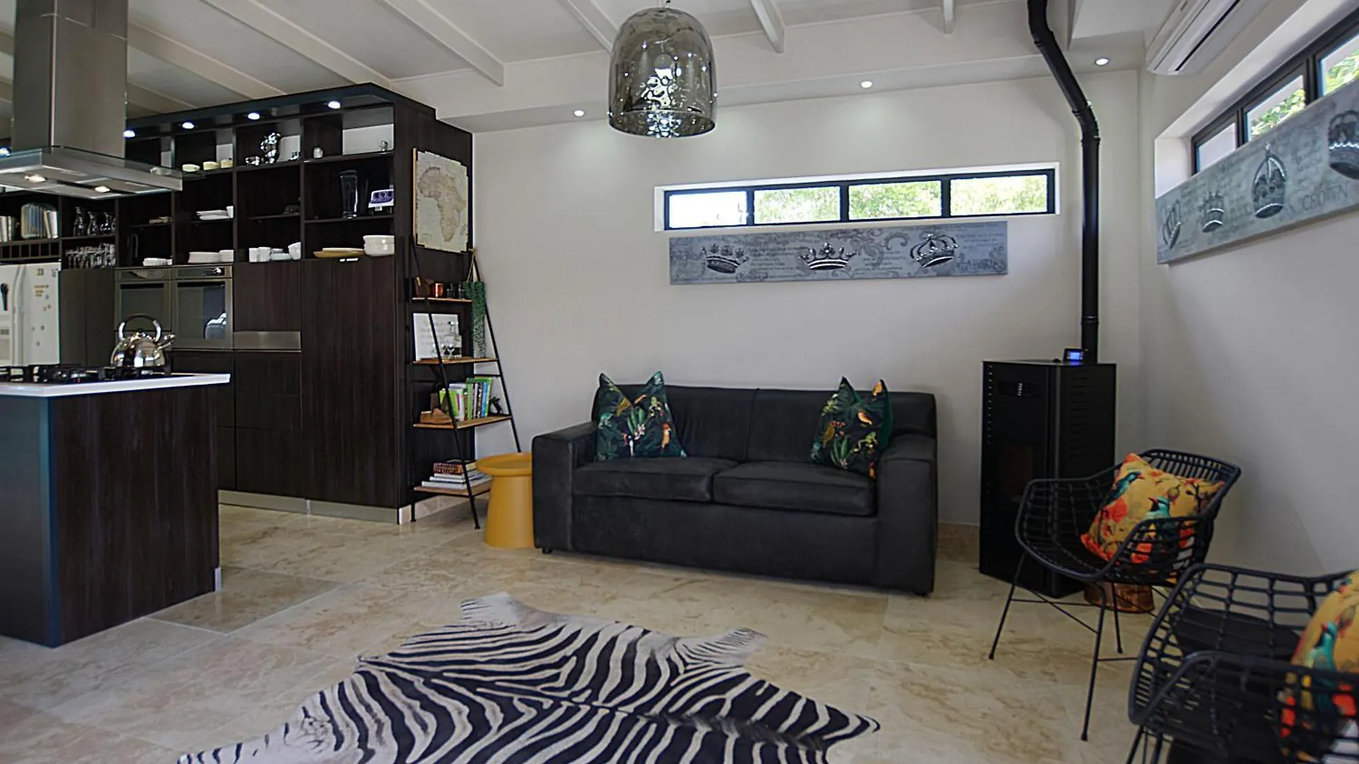 Appartement Crown Comfort - Affordable Luxury - Private Heated Pool & Hot Tub Under Roof Le Cap