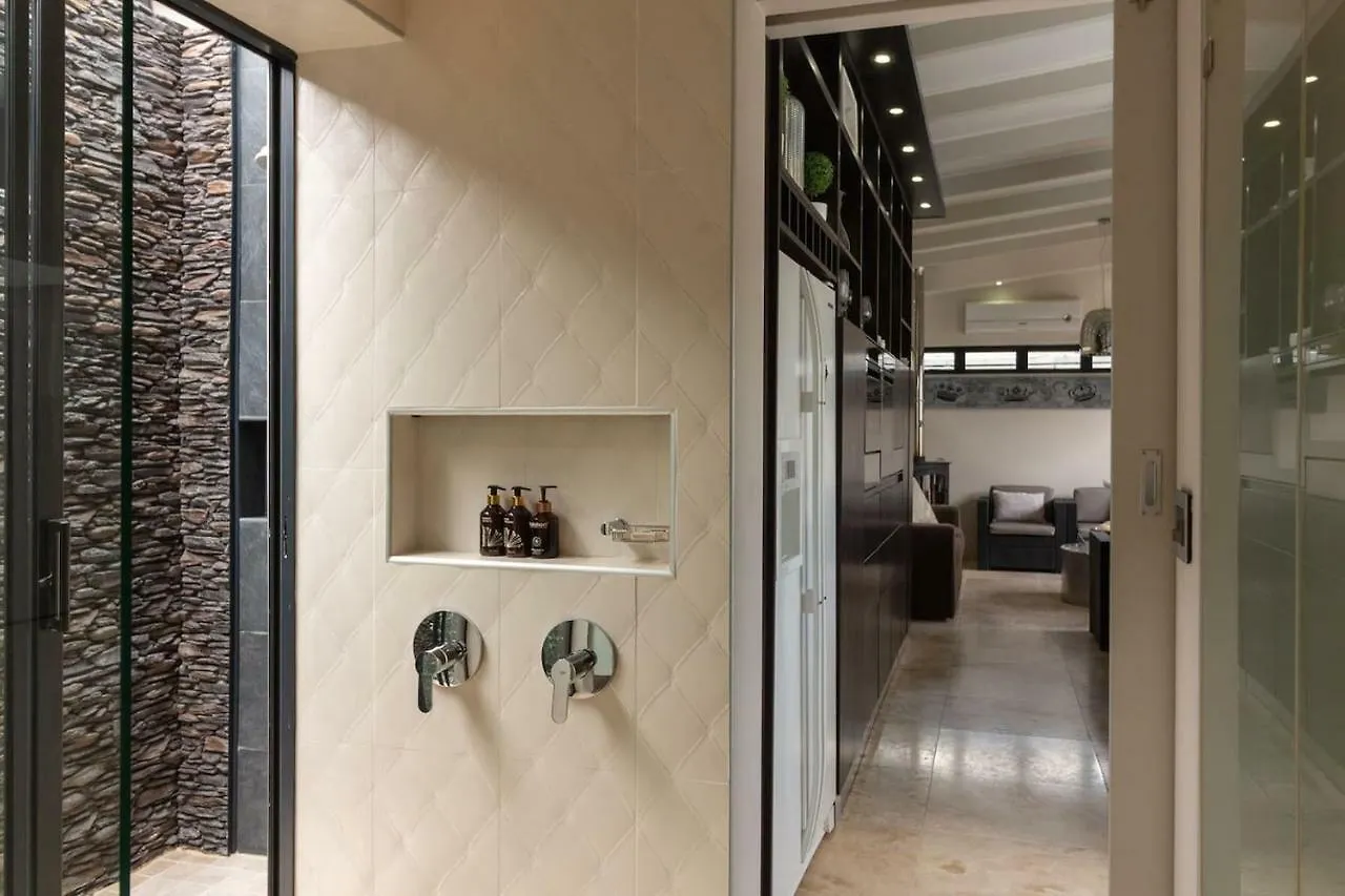 Crown Comfort - Affordable Luxury - Private Heated Pool & Hot Tub Under Roof Le Cap Appartement