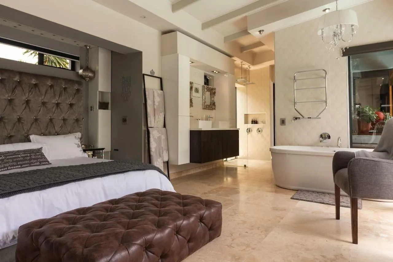 Crown Comfort - Affordable Luxury - Private Heated Pool & Hot Tub Under Roof Le Cap Afrique du Sud