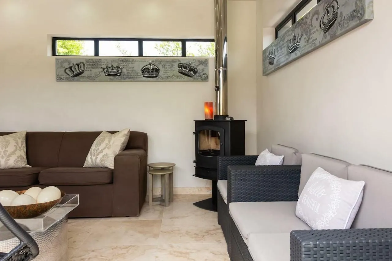 Crown Comfort - Affordable Luxury - Private Heated Pool & Hot Tub Under Roof Le Cap