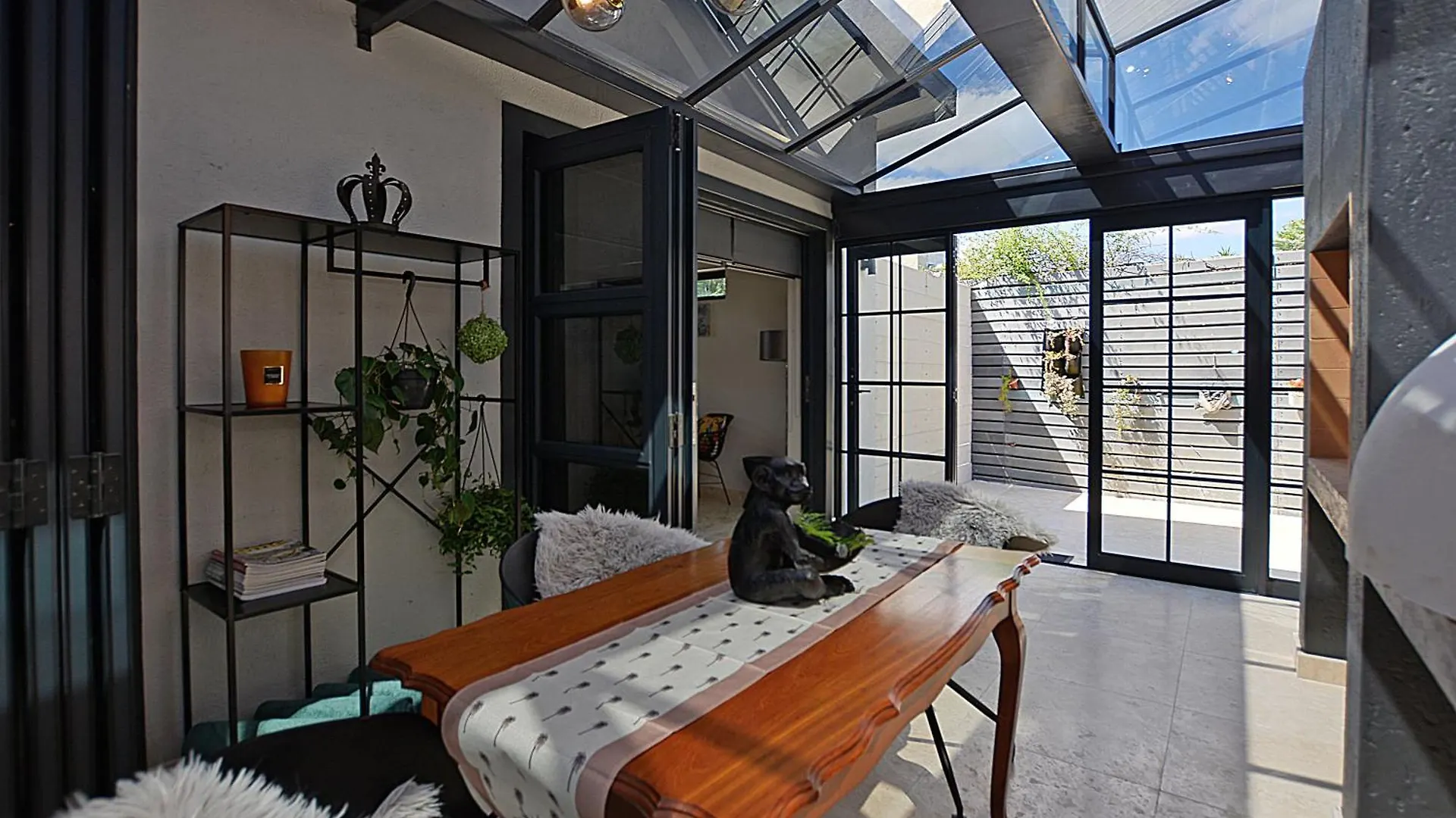 Crown Comfort - Affordable Luxury - Private Heated Pool & Hot Tub Under Roof Cape Town 0*,
