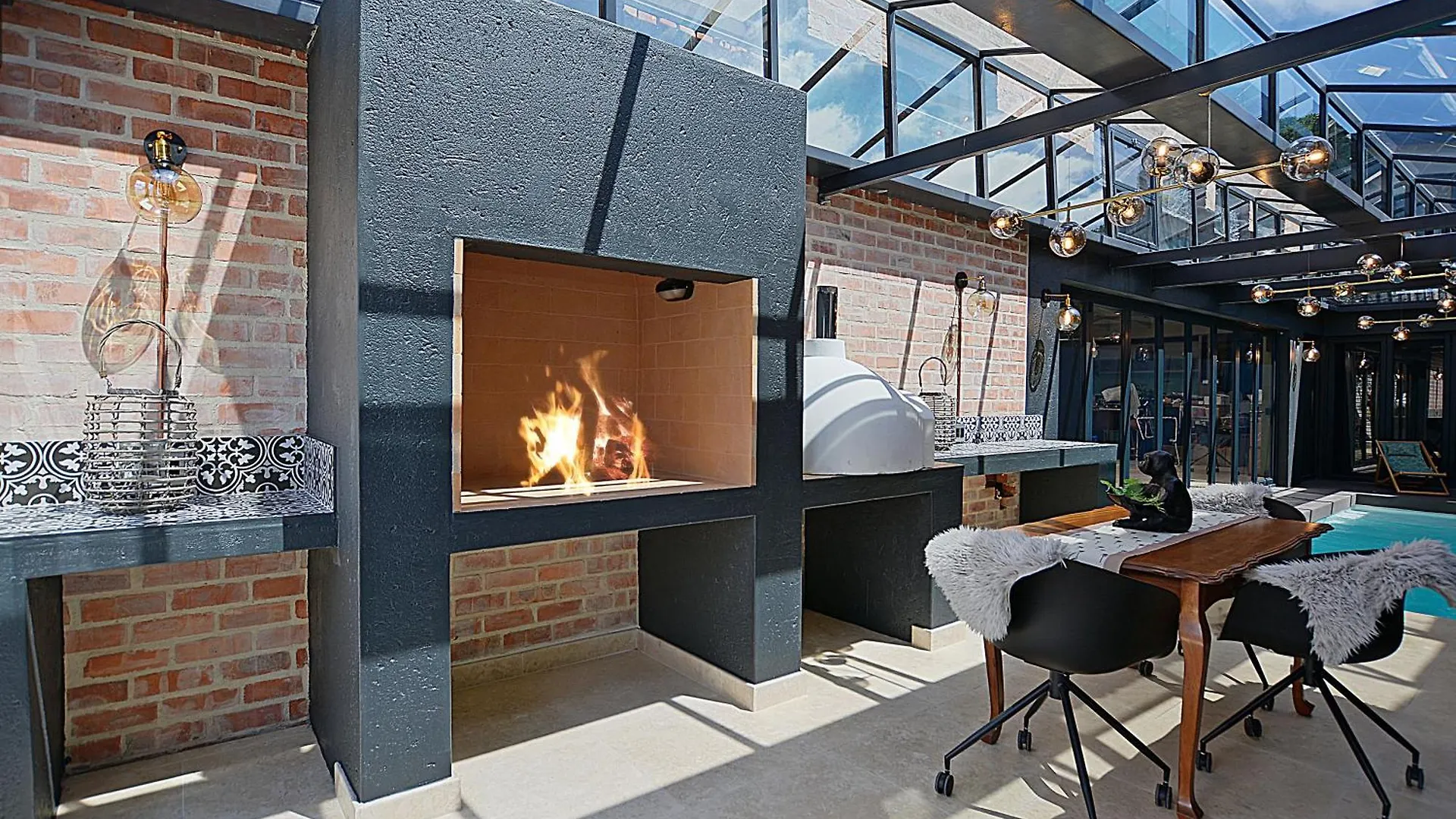Crown Comfort - Affordable Luxury - Private Heated Pool & Hot Tub Under Roof Cape Town Apartment
