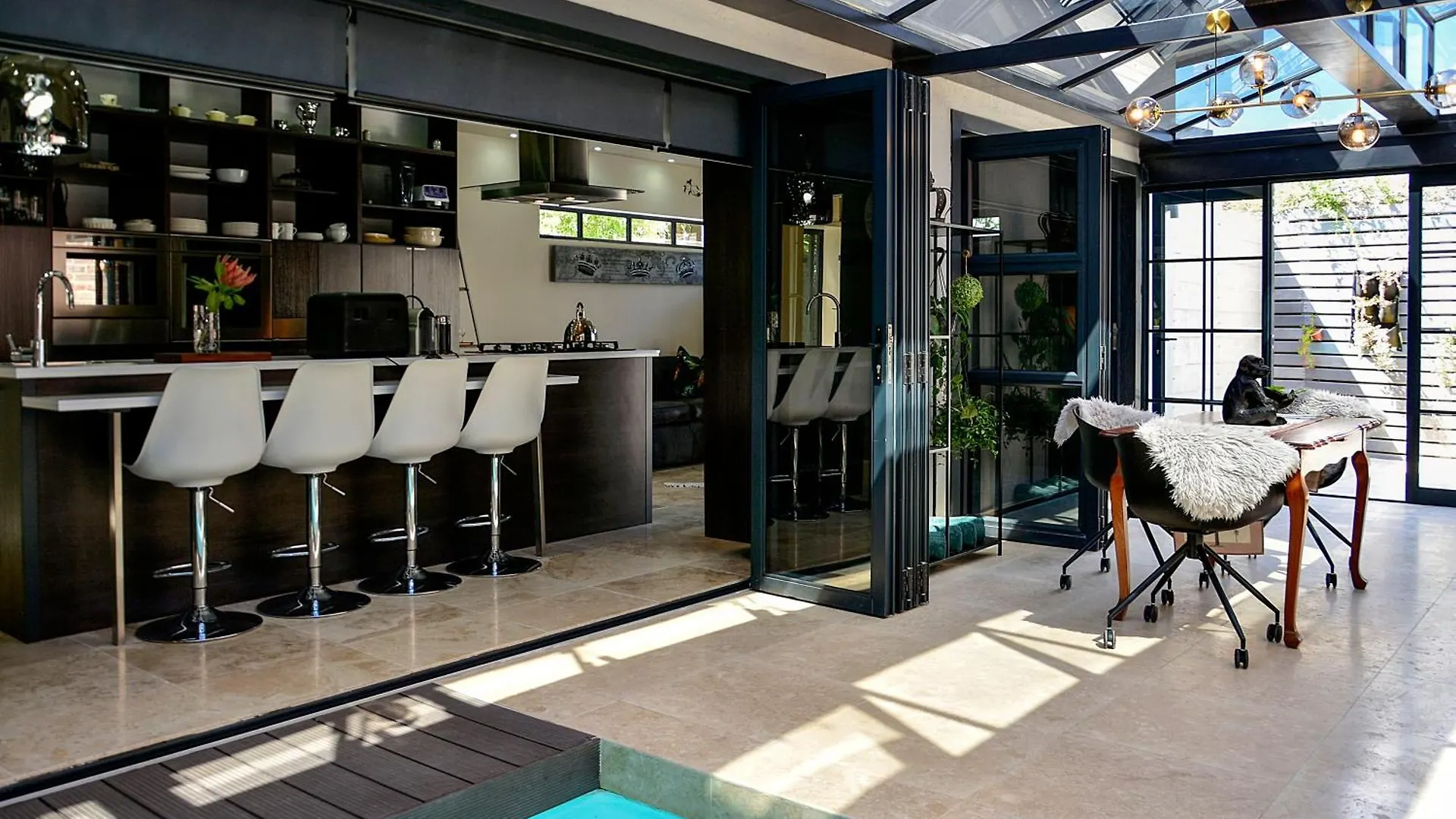 Crown Comfort - Affordable Luxury - Private Heated Pool & Hot Tub Under Roof Cape Town 0*,