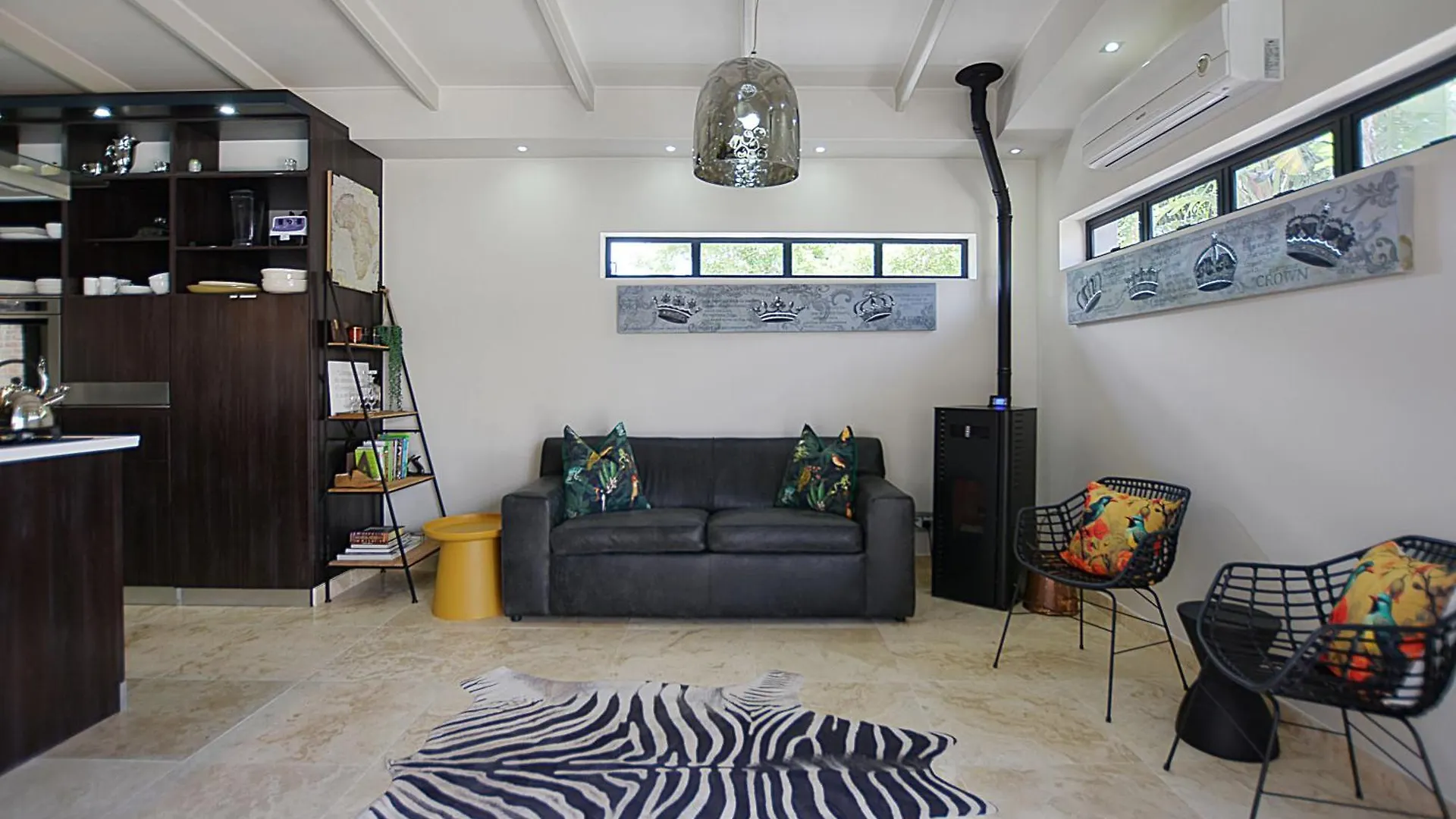 Crown Comfort - Affordable Luxury - Private Heated Pool & Hot Tub Under Roof Cape Town