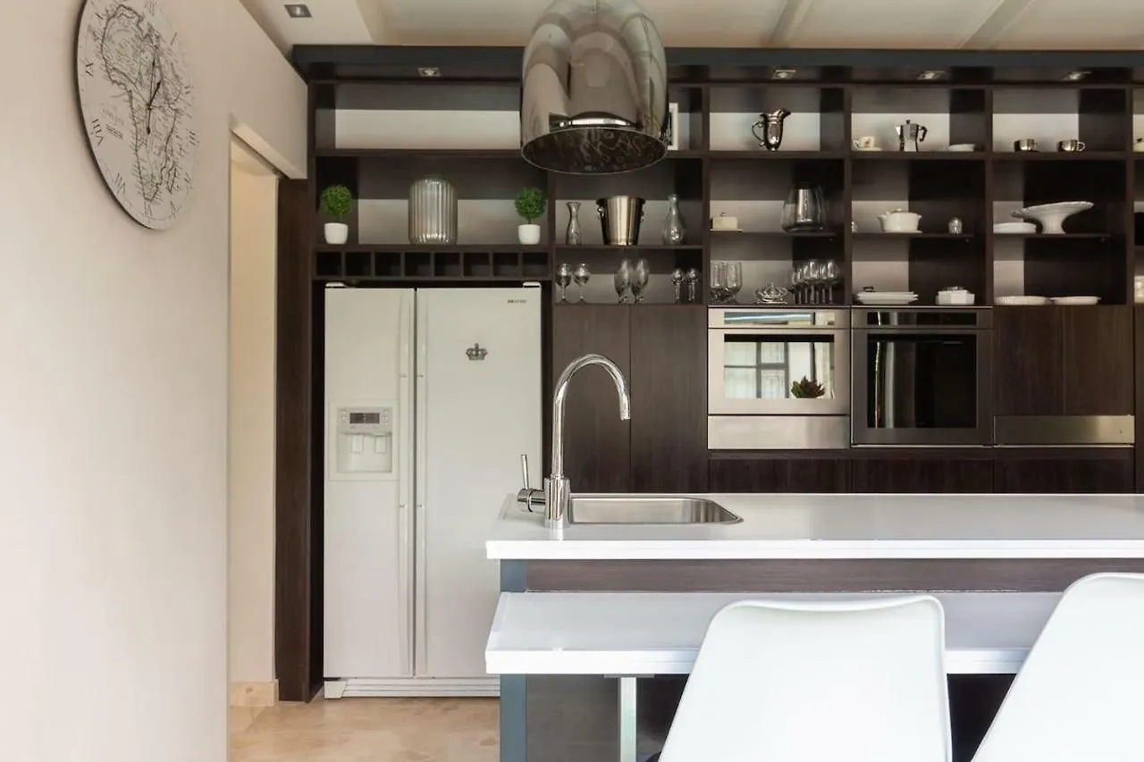 Apartment Crown Comfort - Affordable Luxury - Private Heated Pool & Hot Tub Under Roof Cape Town South Africa