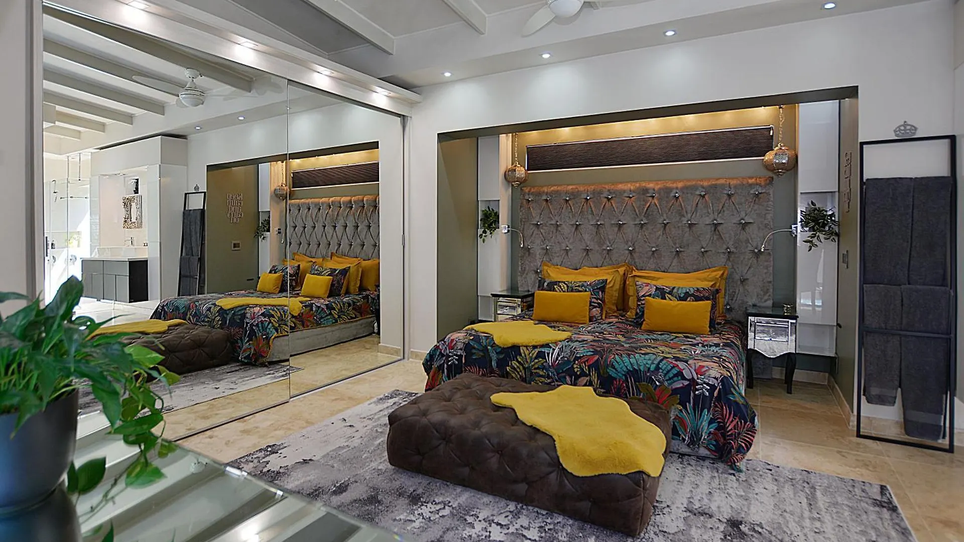 Crown Comfort - Affordable Luxury - Private Heated Pool & Hot Tub Under Roof Cape Town 0*,  South Africa