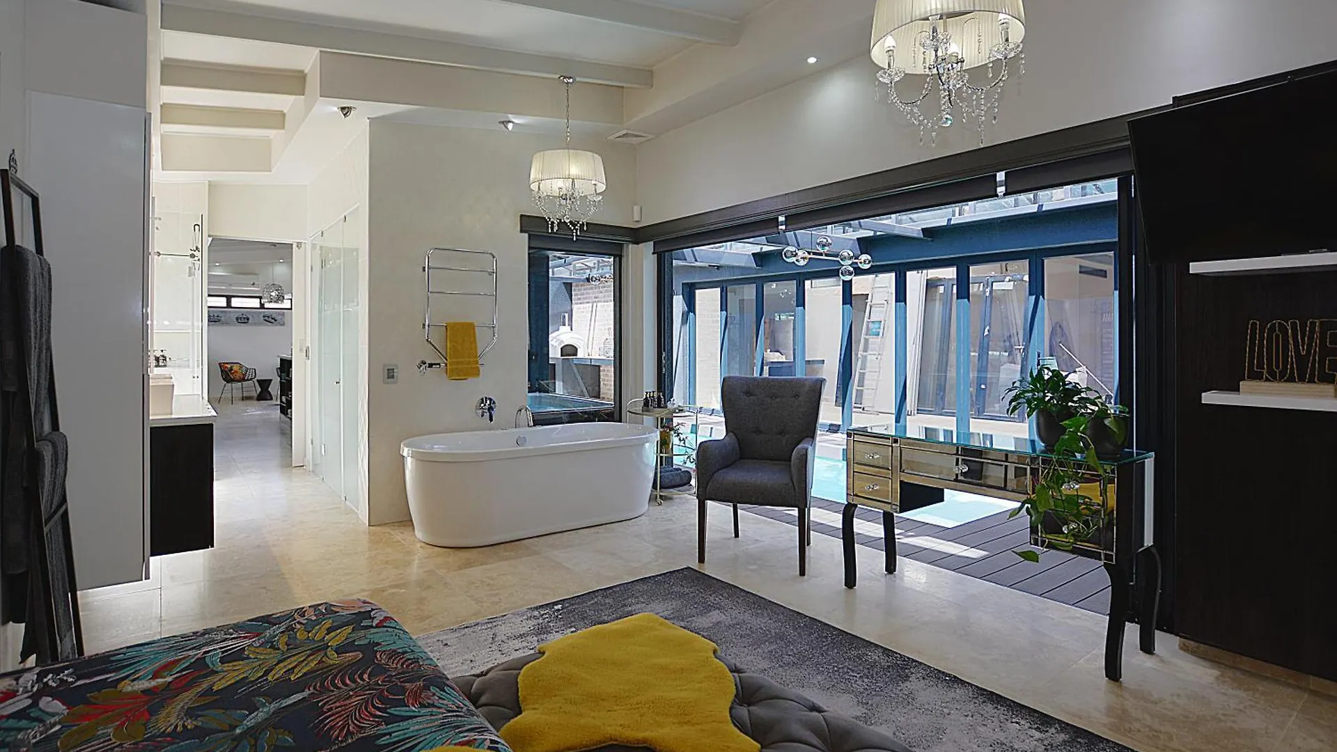 Apartment Crown Comfort - Affordable Luxury - Private Heated Pool & Hot Tub Under Roof Cape Town South Africa
