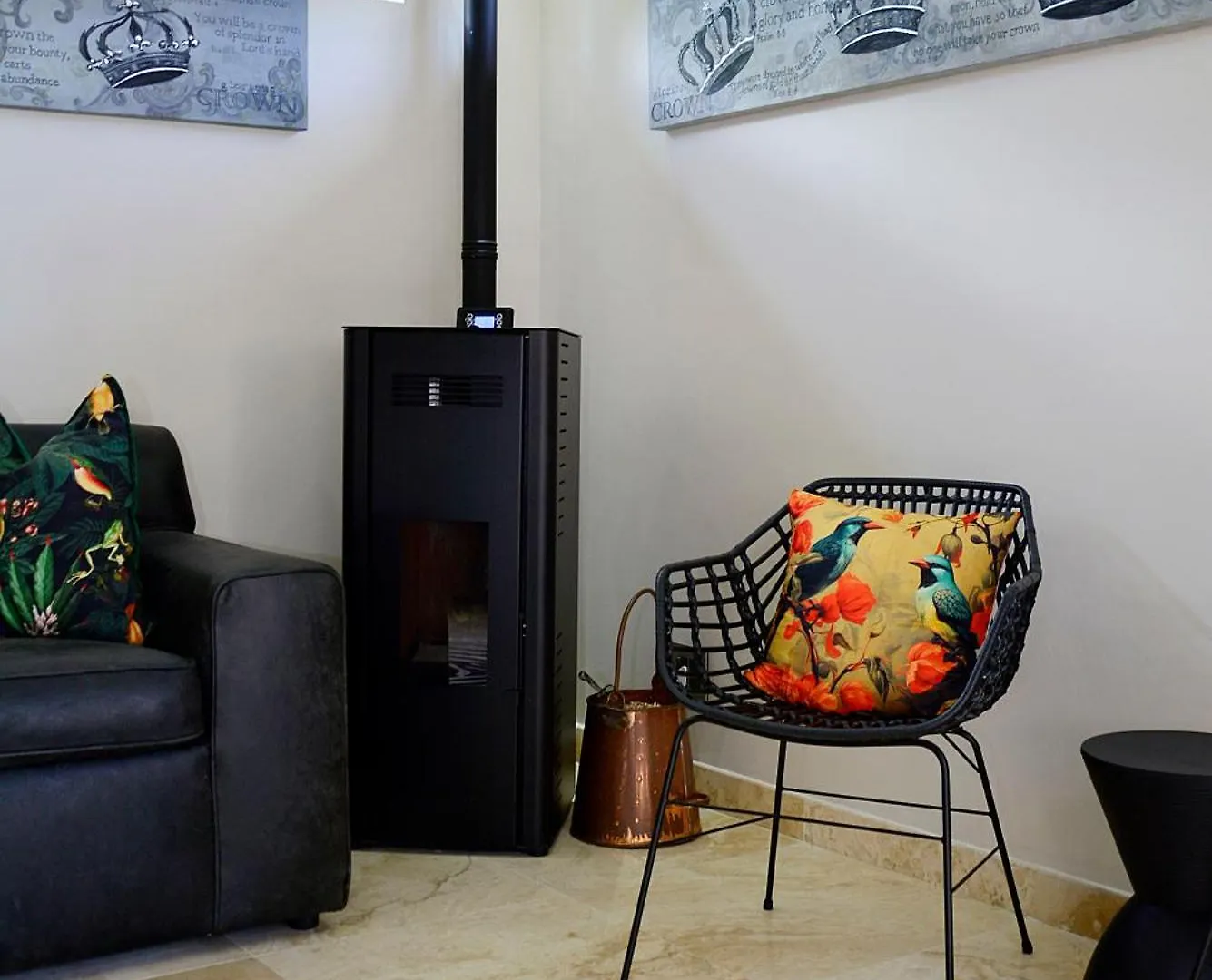 Apartment Crown Comfort - Affordable Luxury - Private Heated Pool & Hot Tub Under Roof Cape Town
