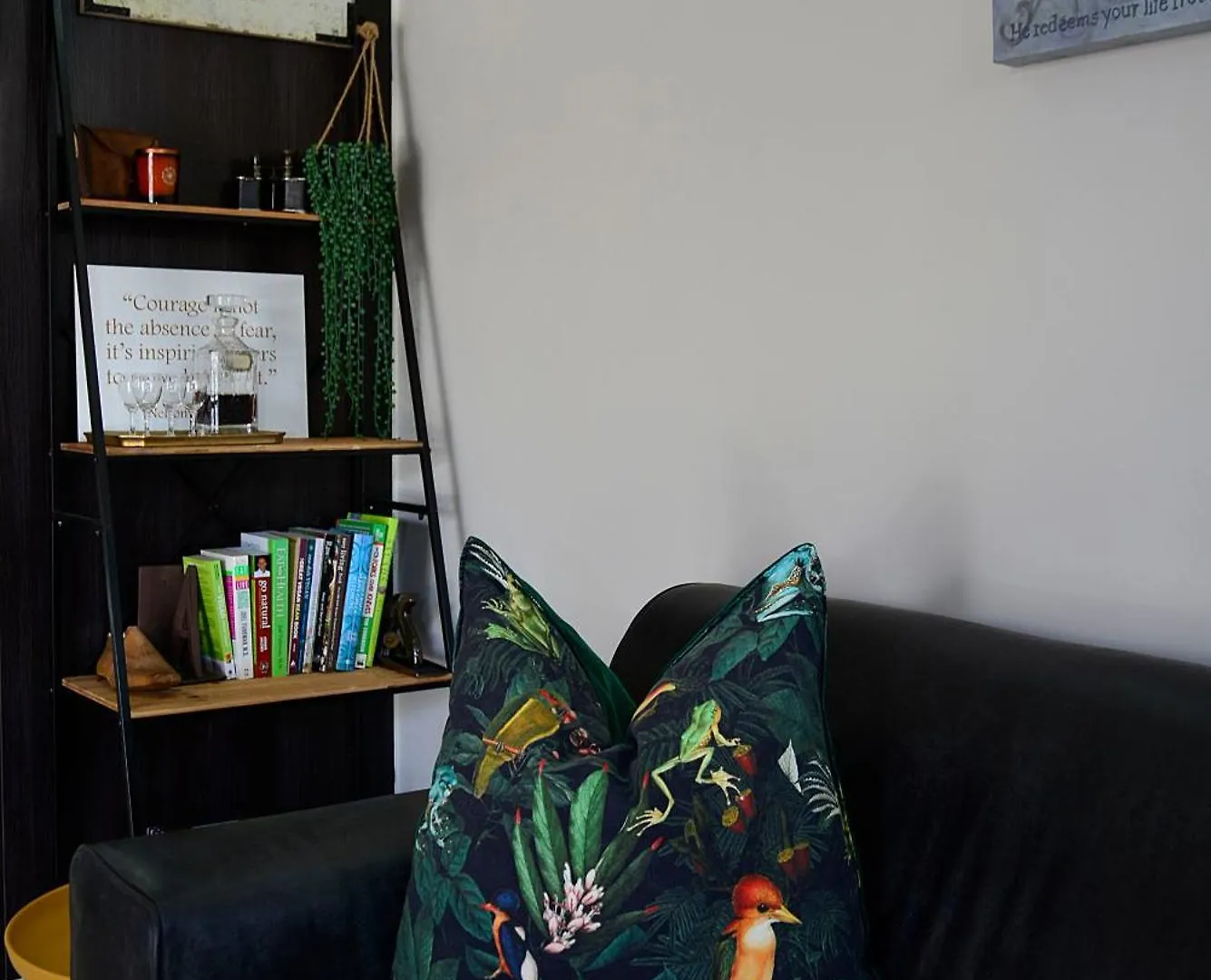 Crown Comfort - Affordable Luxury - Private Heated Pool & Hot Tub Under Roof Cape Town Apartment