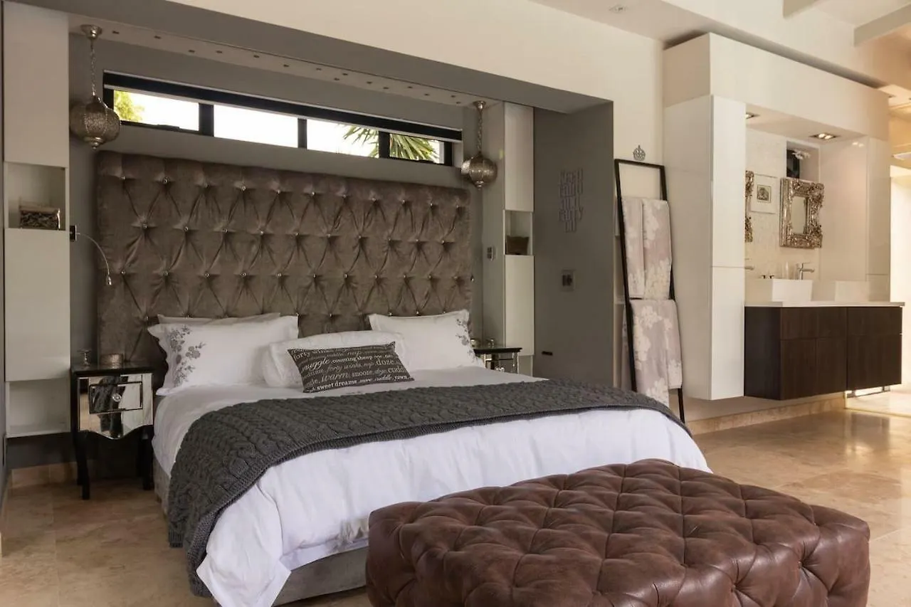 Crown Comfort - Affordable Luxury - Private Heated Pool & Hot Tub Under Roof Cape Town 0*,  South Africa